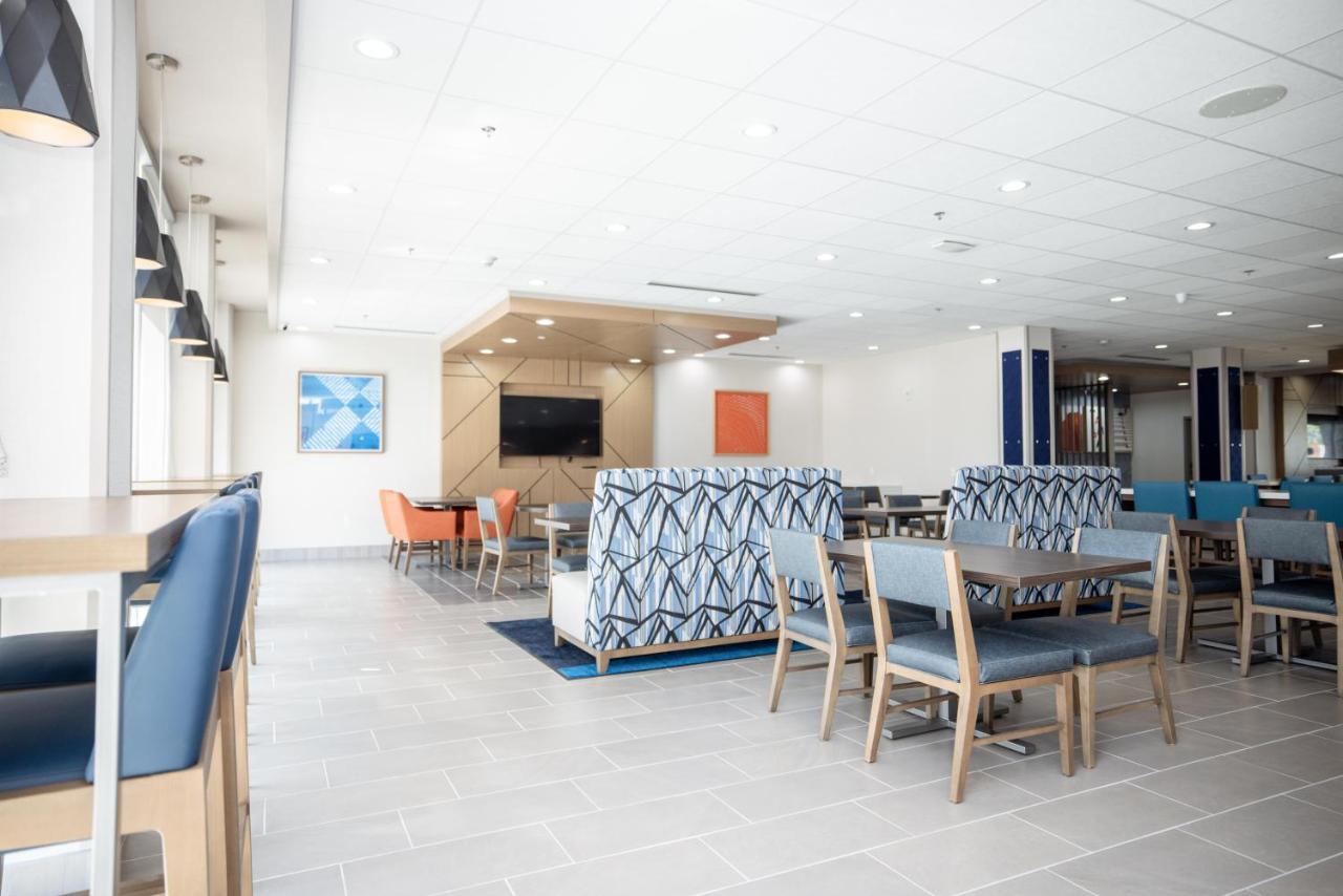Holiday Inn Express & Suites Tampa Stadium - Airport Area By Ihg 외부 사진