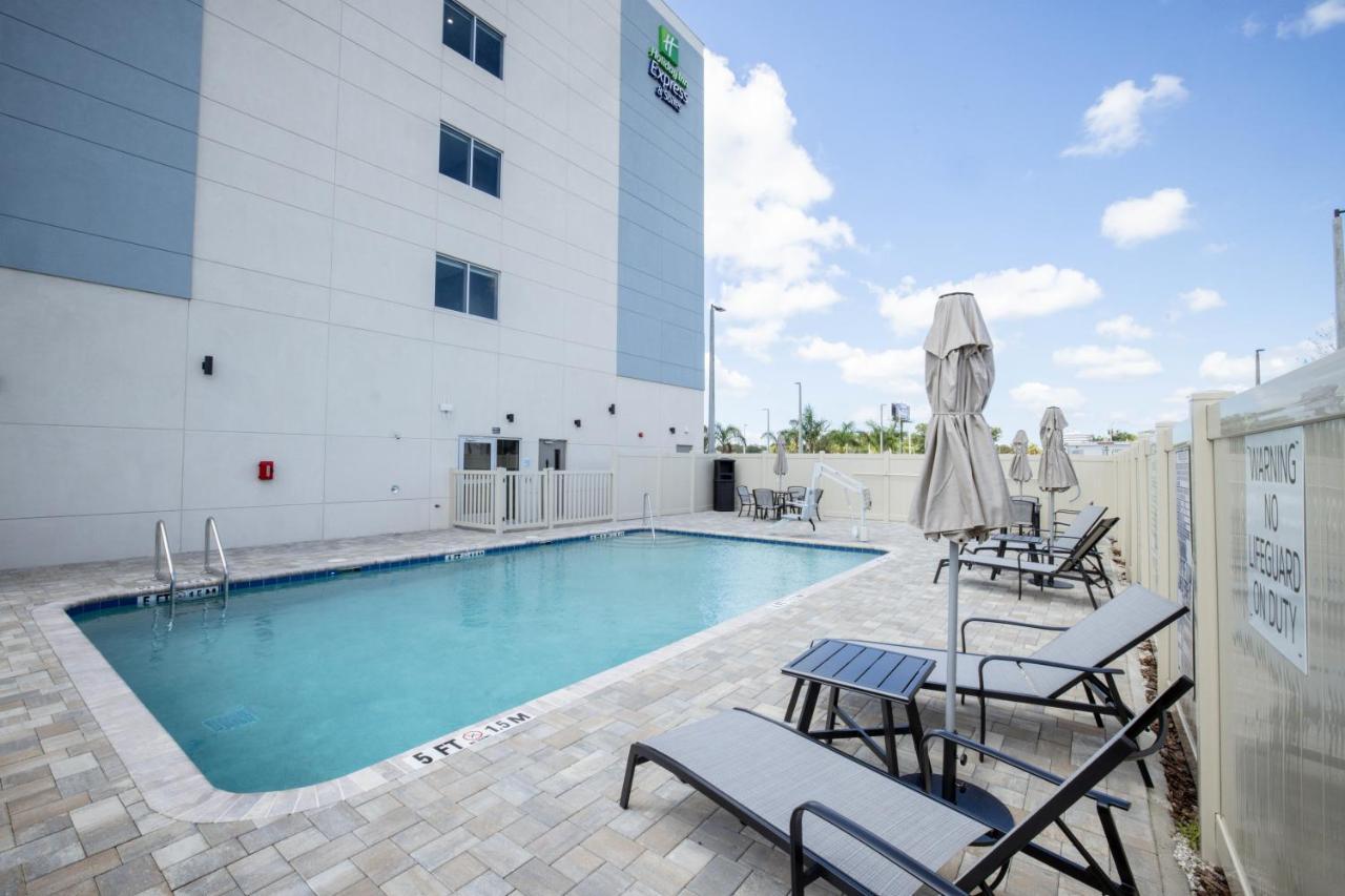 Holiday Inn Express & Suites Tampa Stadium - Airport Area By Ihg 외부 사진