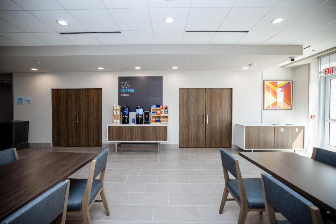 Holiday Inn Express & Suites Tampa Stadium - Airport Area By Ihg 외부 사진