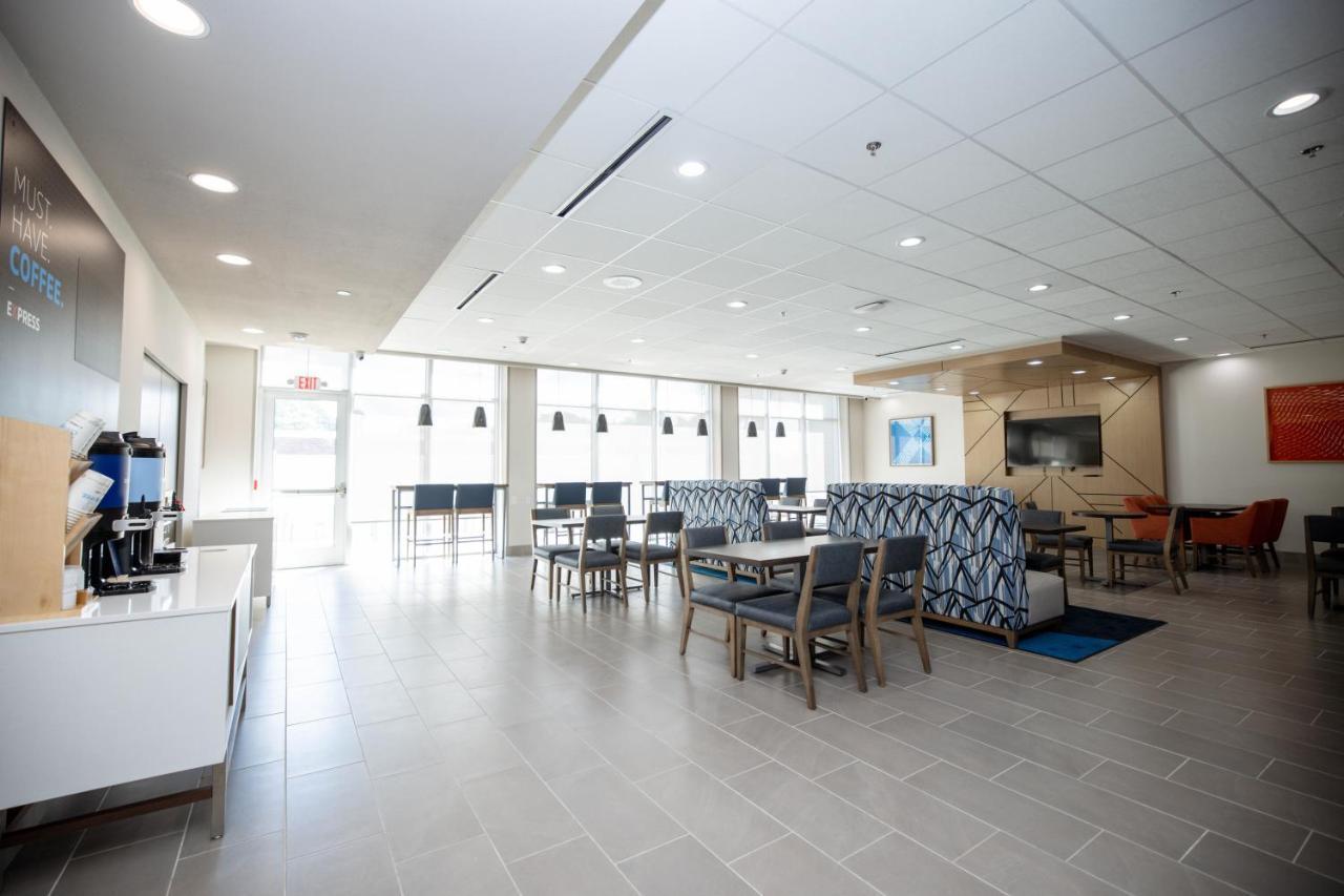 Holiday Inn Express & Suites Tampa Stadium - Airport Area By Ihg 외부 사진