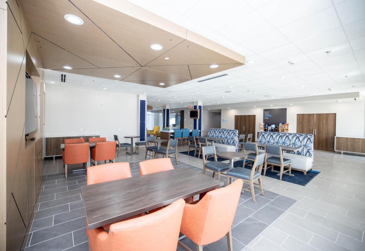 Holiday Inn Express & Suites Tampa Stadium - Airport Area By Ihg 외부 사진