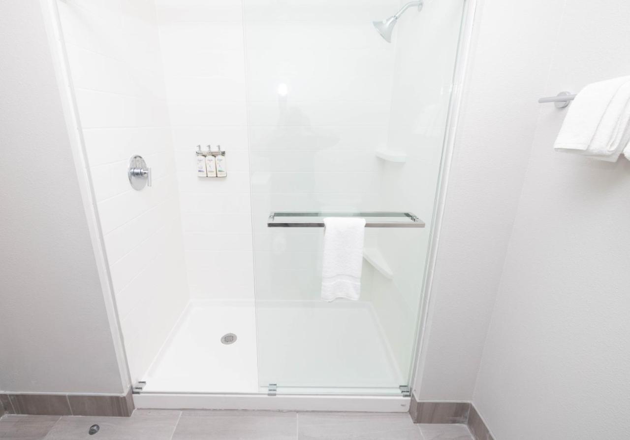 Holiday Inn Express & Suites Tampa Stadium - Airport Area By Ihg 외부 사진