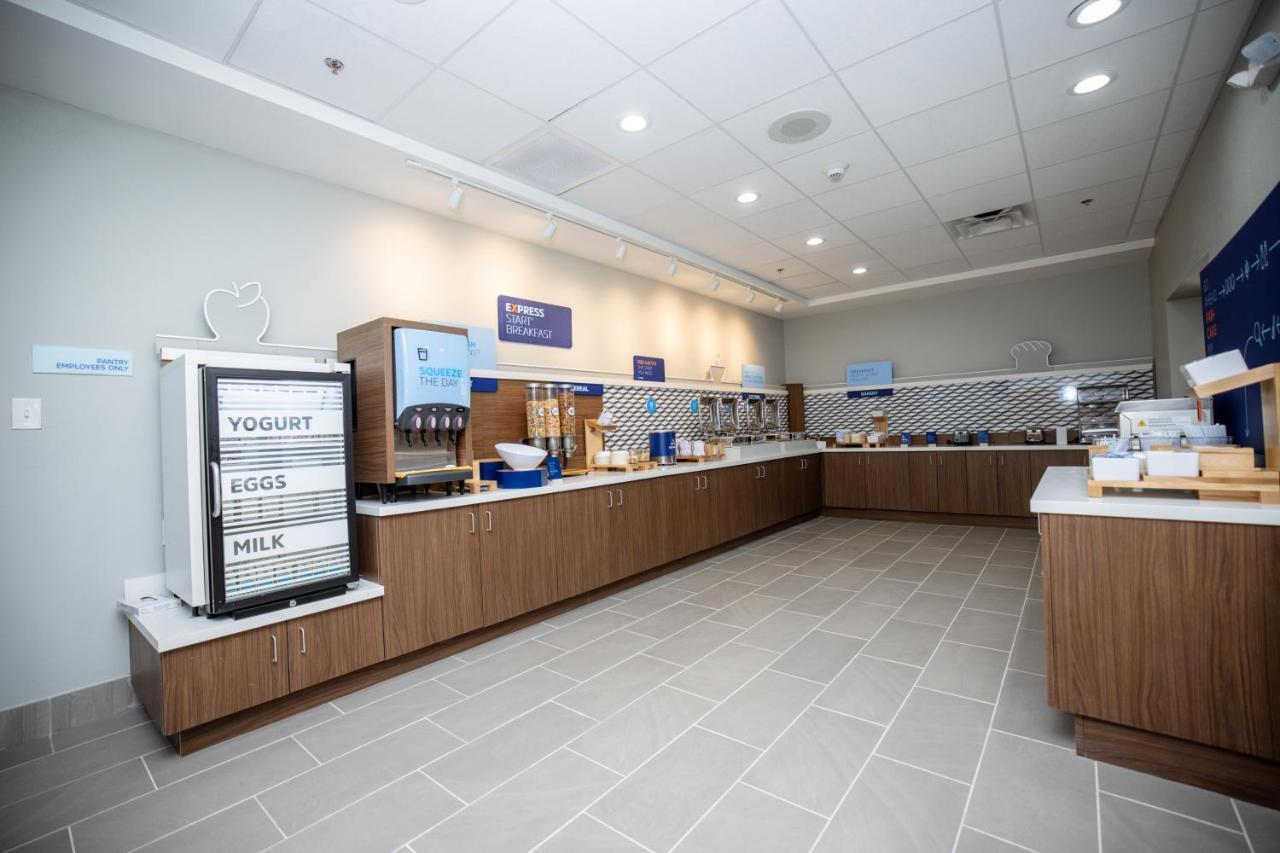 Holiday Inn Express & Suites Tampa Stadium - Airport Area By Ihg 외부 사진