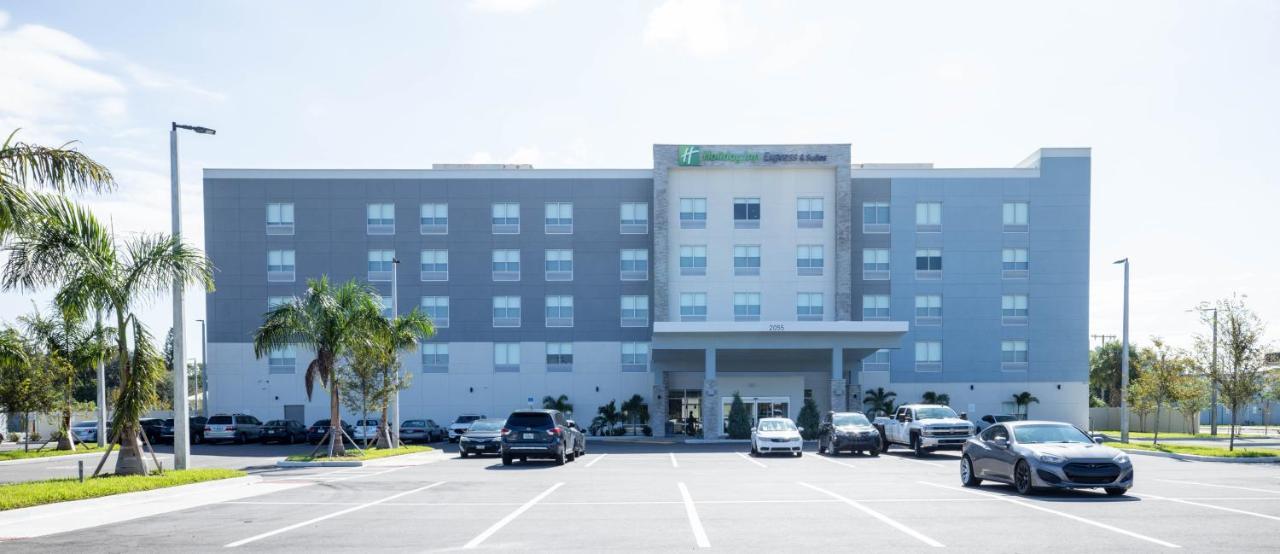 Holiday Inn Express & Suites Tampa Stadium - Airport Area By Ihg 외부 사진