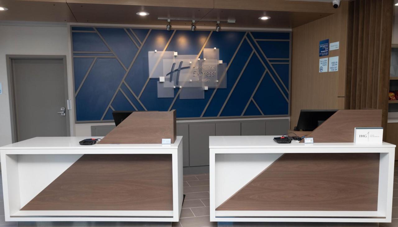 Holiday Inn Express & Suites Tampa Stadium - Airport Area By Ihg 외부 사진