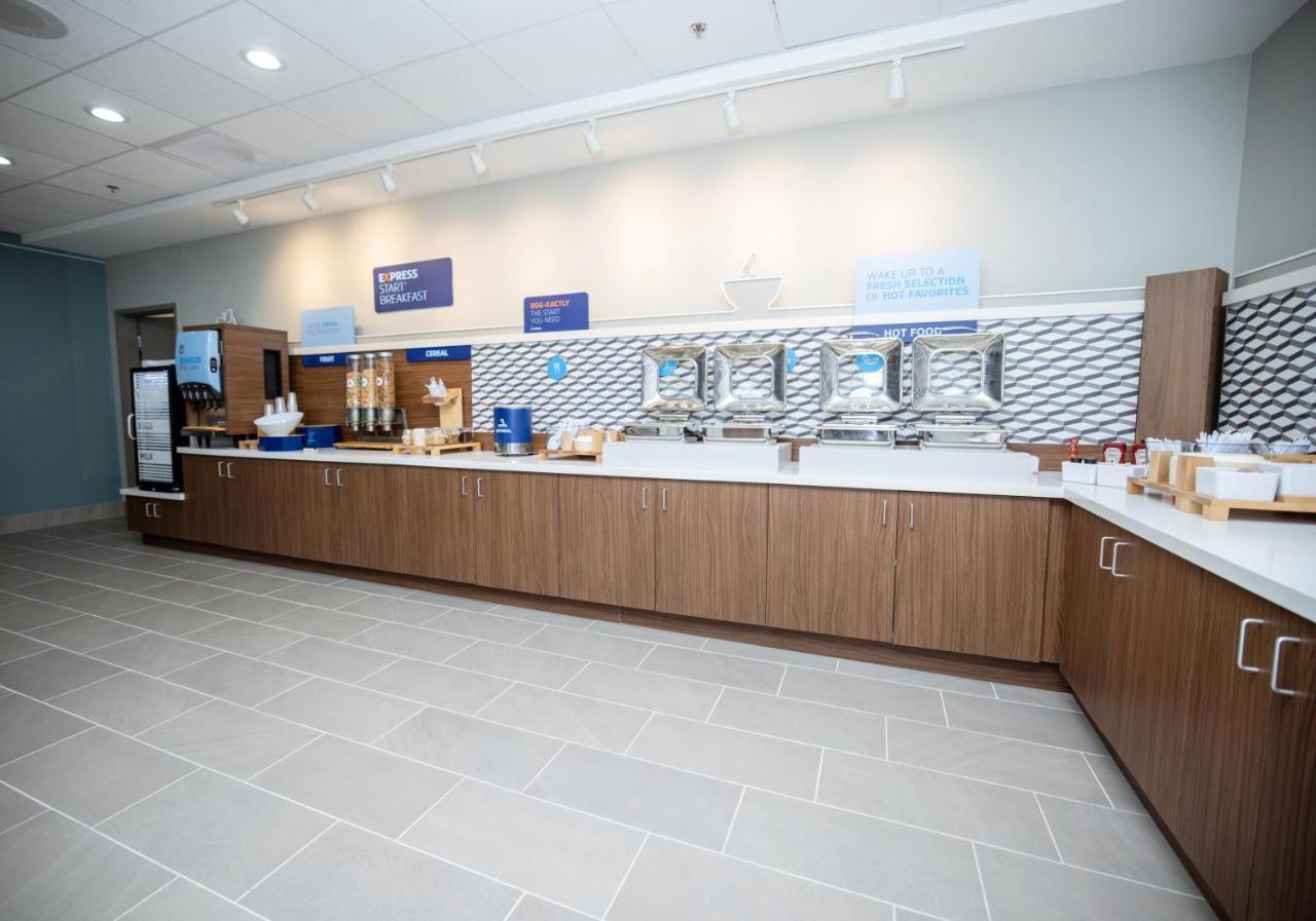 Holiday Inn Express & Suites Tampa Stadium - Airport Area By Ihg 외부 사진