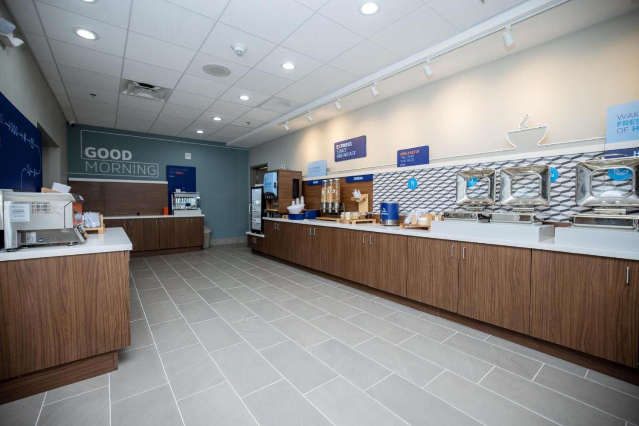 Holiday Inn Express & Suites Tampa Stadium - Airport Area By Ihg 외부 사진