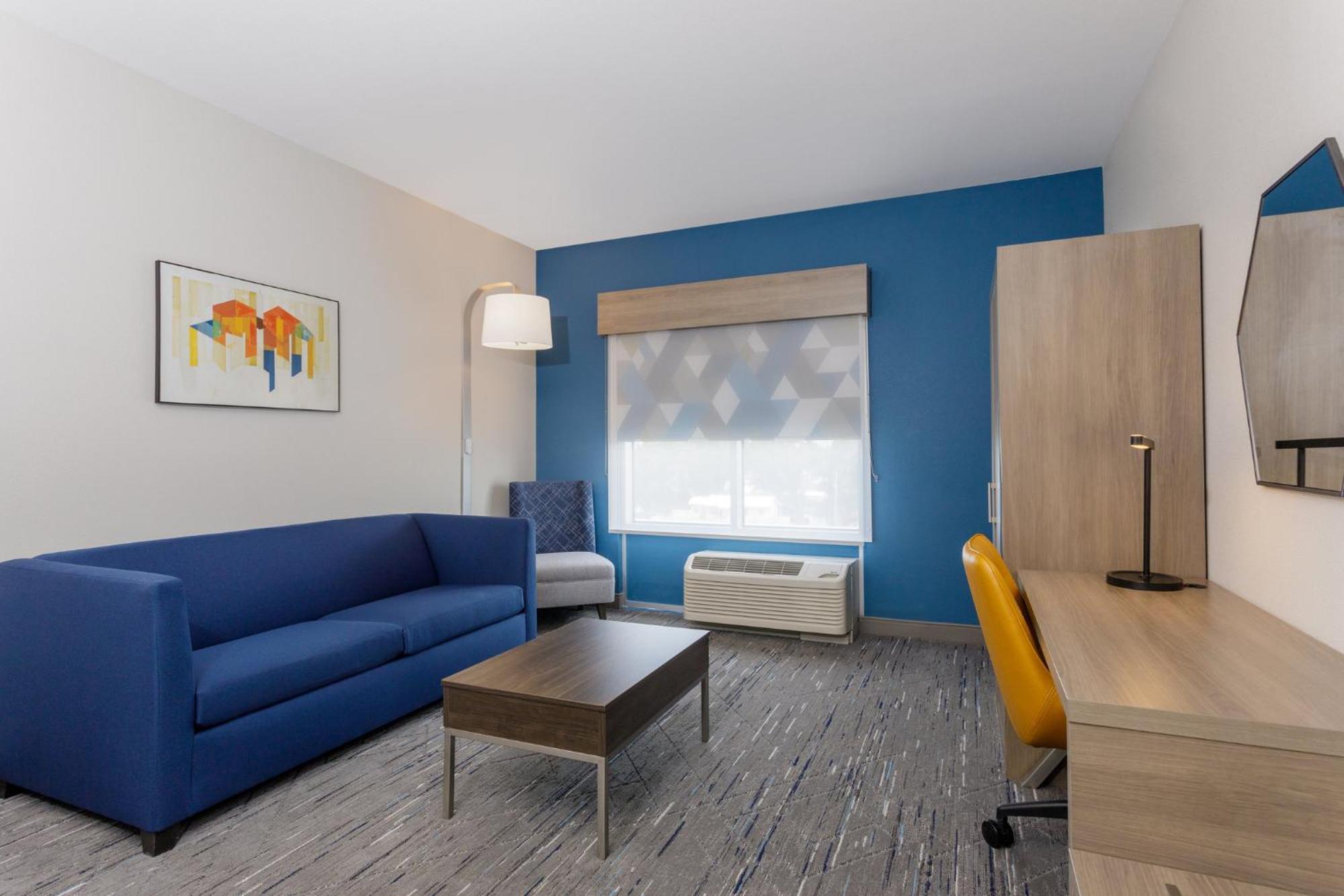 Holiday Inn Express & Suites Tampa Stadium - Airport Area By Ihg 외부 사진