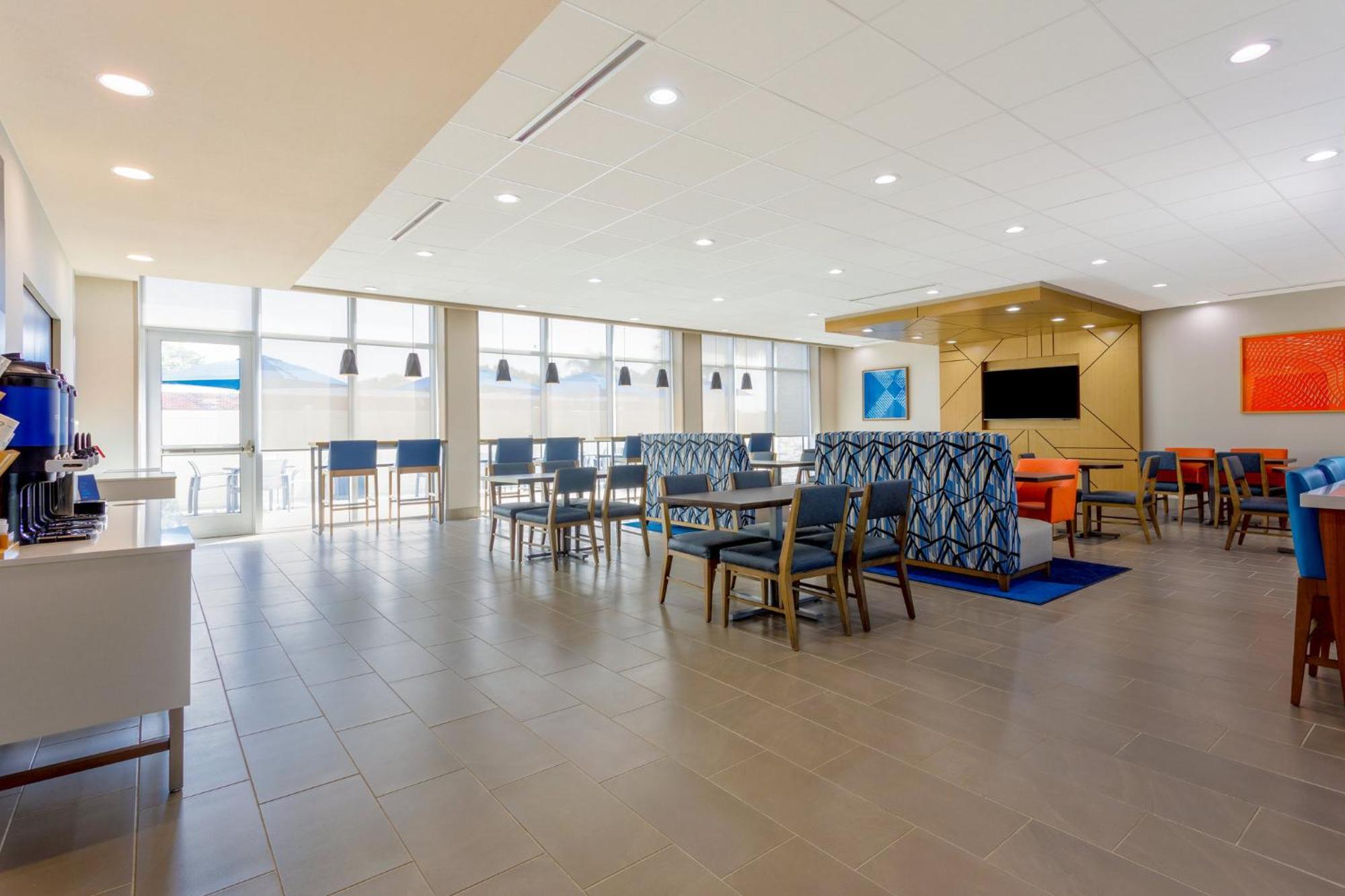 Holiday Inn Express & Suites Tampa Stadium - Airport Area By Ihg 외부 사진