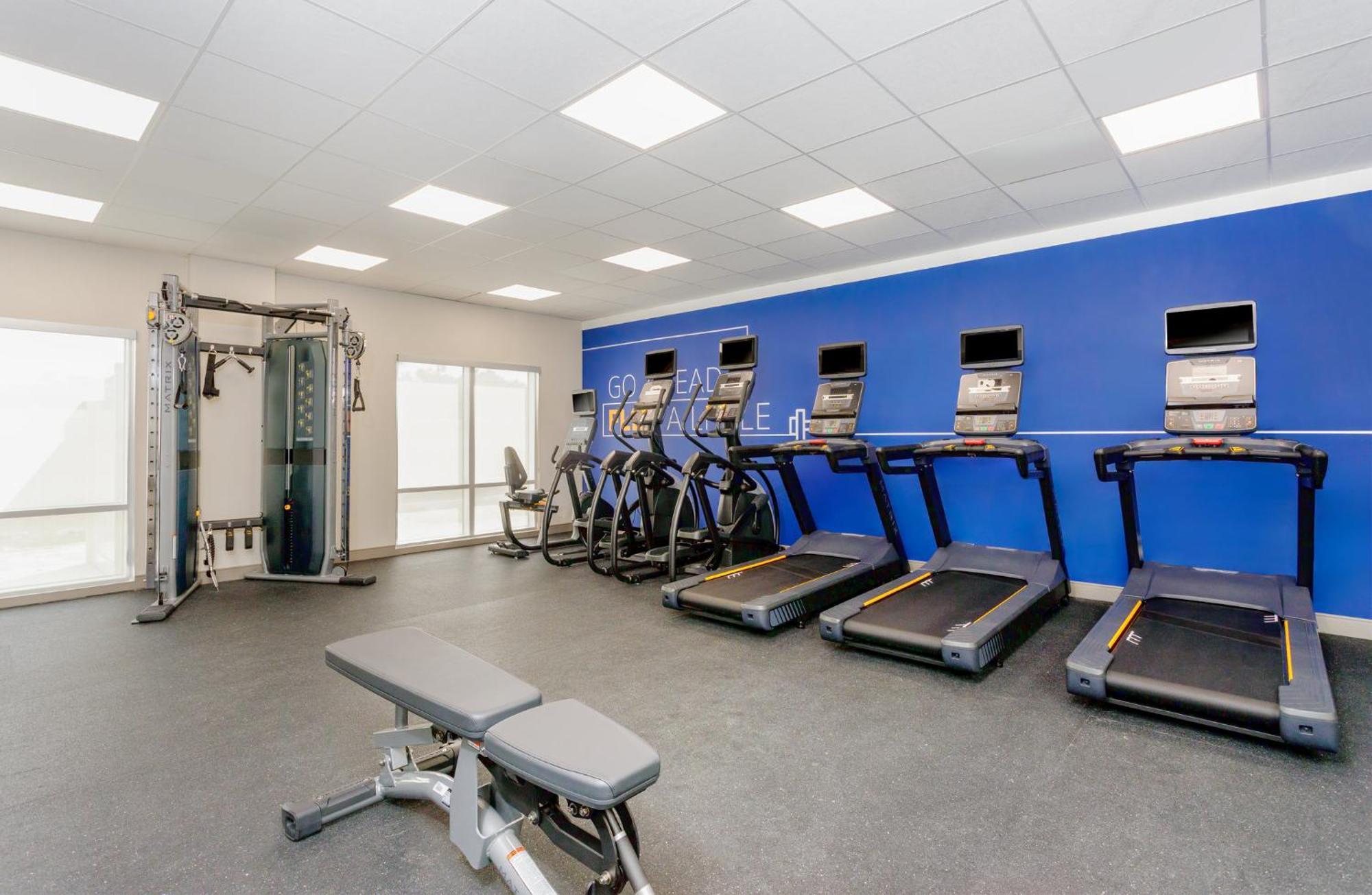 Holiday Inn Express & Suites Tampa Stadium - Airport Area By Ihg 외부 사진
