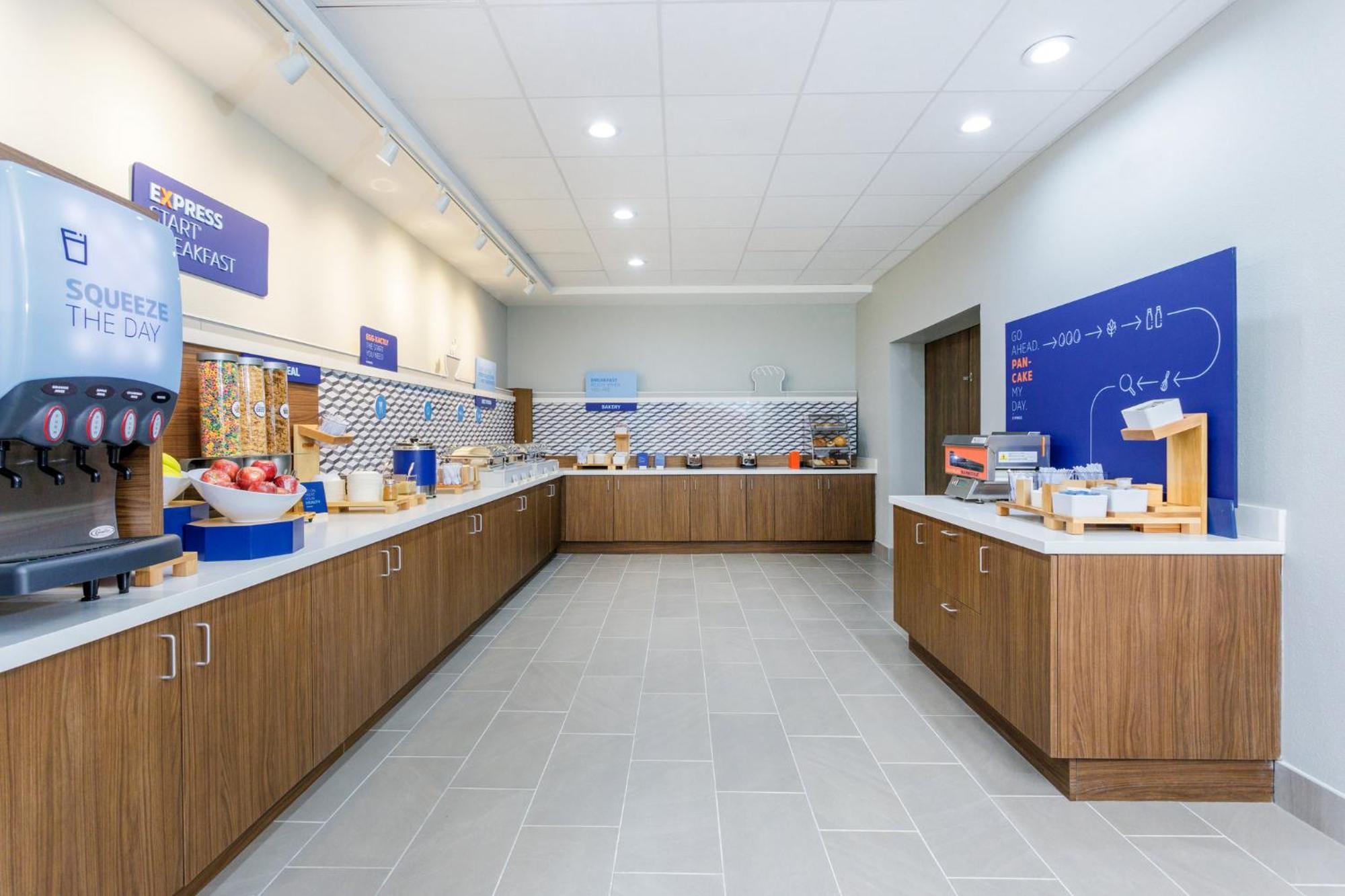 Holiday Inn Express & Suites Tampa Stadium - Airport Area By Ihg 외부 사진