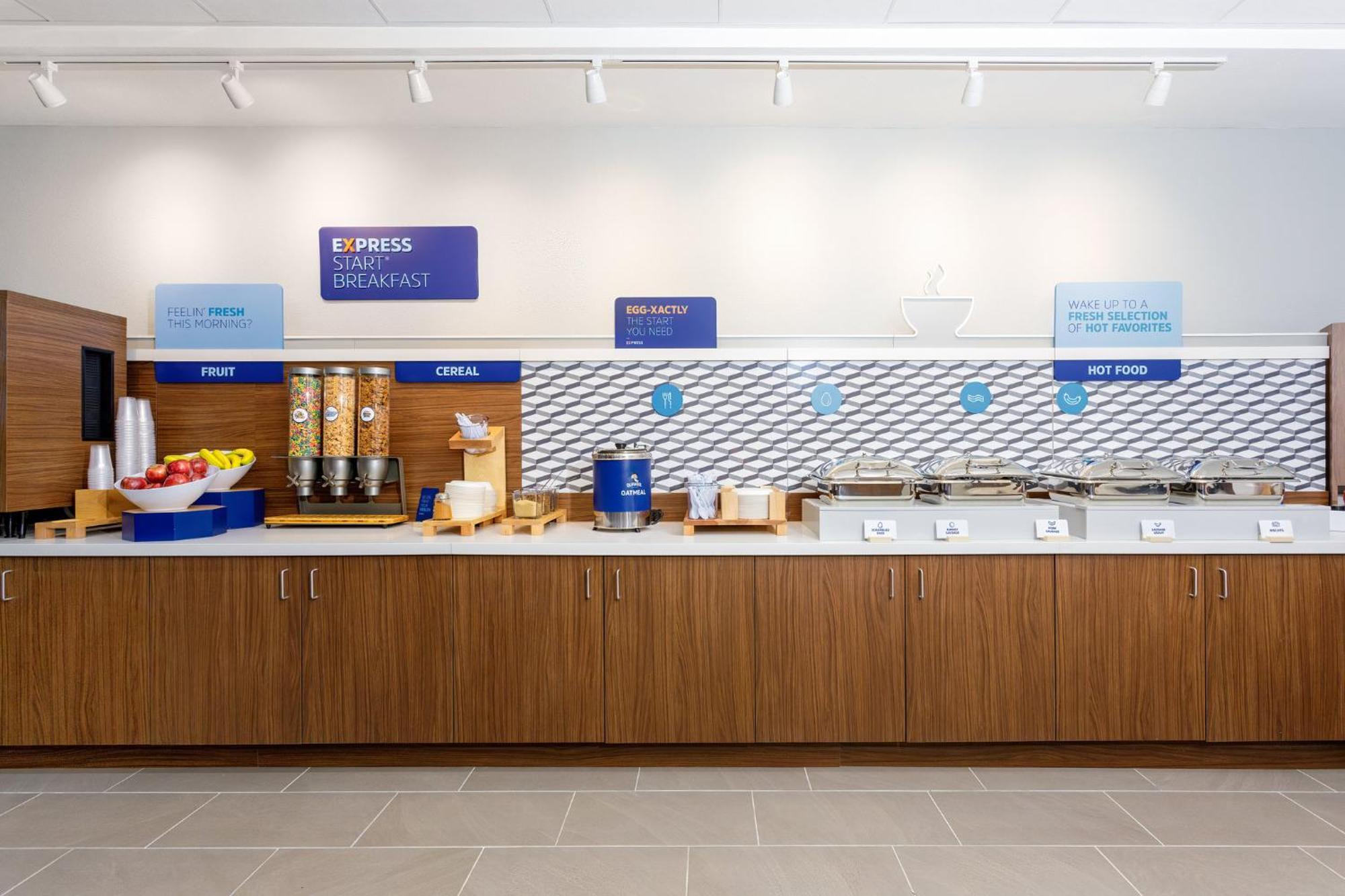 Holiday Inn Express & Suites Tampa Stadium - Airport Area By Ihg 외부 사진