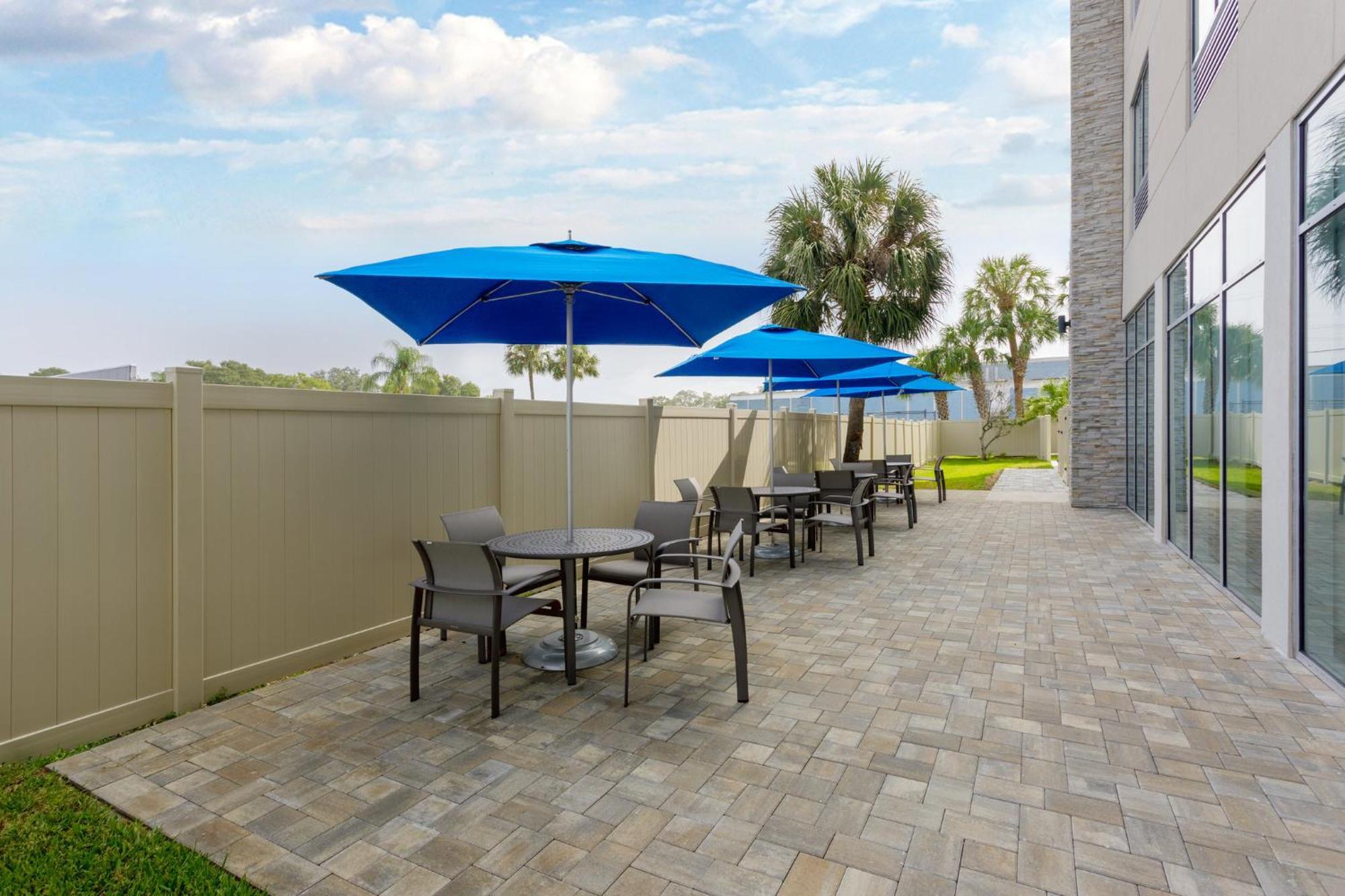 Holiday Inn Express & Suites Tampa Stadium - Airport Area By Ihg 외부 사진